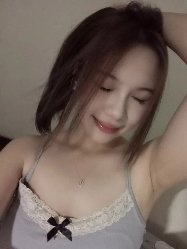Thấy cô con gái riêng xinh đẹp của Người vợ, bố dượng nổi máu dâm dục
