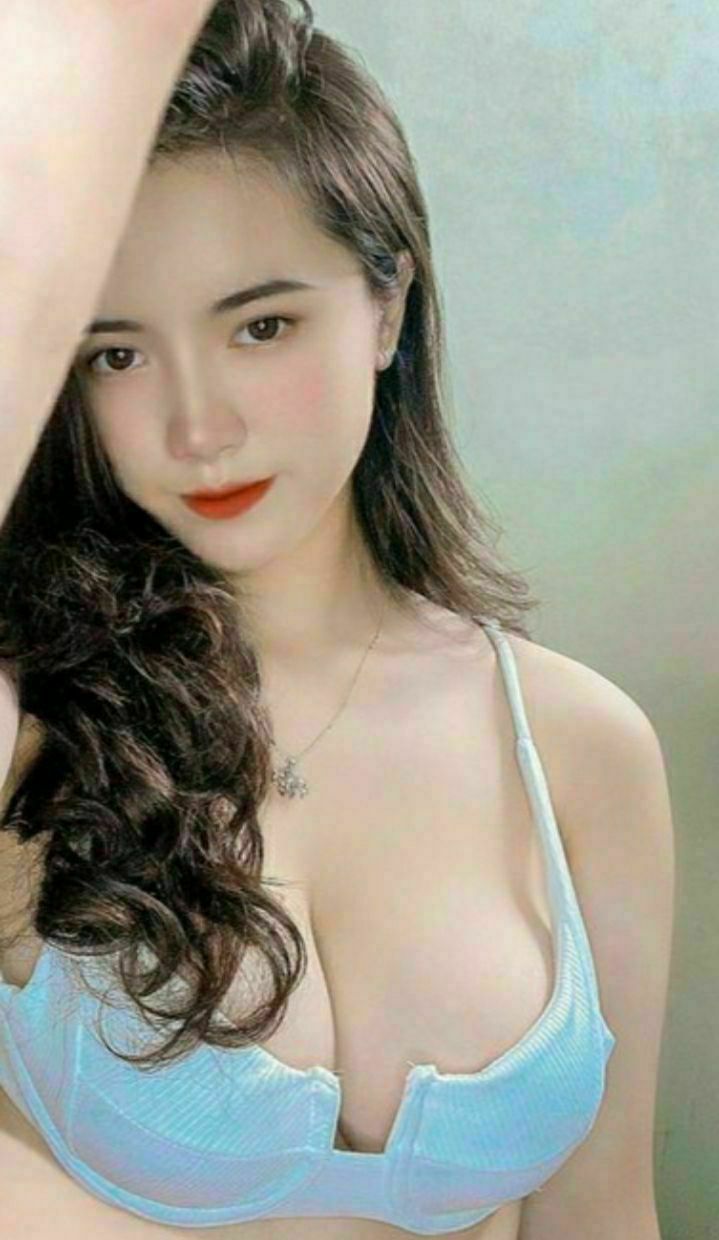Cô gái làm việc theo giờ tại tiệm làm đẹp đã từ chối đến và cuối cùng bị cưỡng hiếp. Ngực cô bị đùa giỡn và âm đạo của cô bị cưỡng hiếp một cách thô bạo, điều này thực sự rất thú vị...